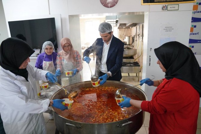 Erbaa Belediyesi Aşevi Ramazan Ayında Her Gün 800 Kişiye Sıcak Yemek Ulaştırıyor