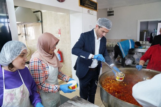 Erbaa Belediyesi Aşevi Ramazan Ayında Her Gün 800 Kişiye Sıcak Yemek Ulaştırıyor