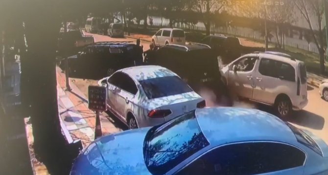 Arkadaşların Yol Ortasındaki Sohbeti Kabusa Döndü