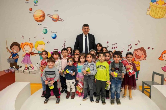 Fadıloğlu, Minik Öğrencilere Masal Okudu