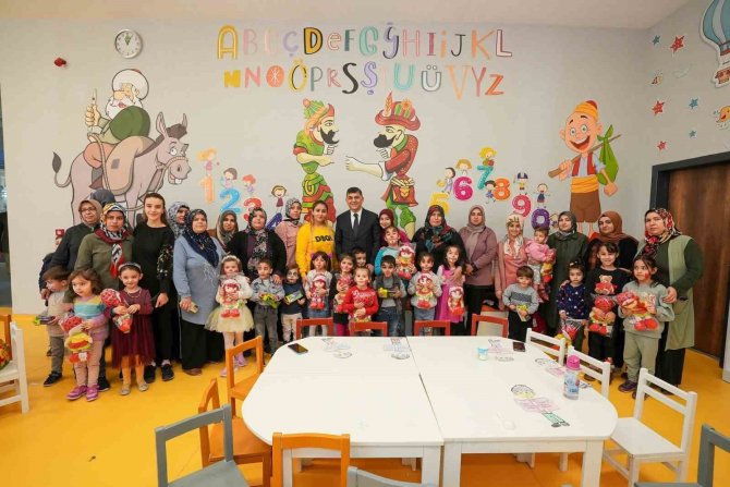 Fadıloğlu, Minik Öğrencilere Masal Okudu