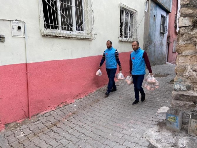 Siirt Belediyesinden Her Gün 147 Aileye Sıcak Yemek Hizmeti