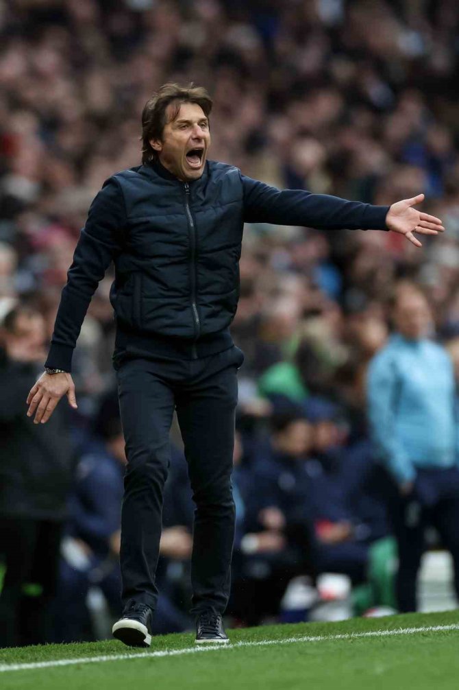 Tottenham, Antonio Conte İle Yollarını Ayırdı
