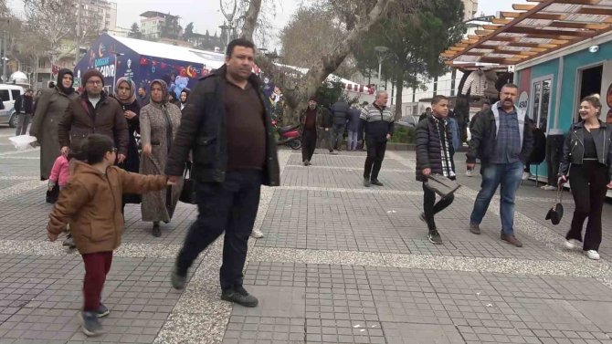 1500’lü Yıllarda İnşa Edildi, Depremde Hasar Gördü: Kapalı Çarşı Esnafı Şimdi Konteyner Çarşıda