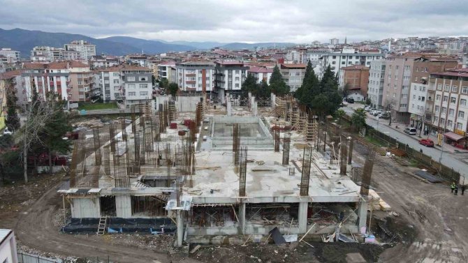 İ̇lkadım Spor Kompleksi Yükseliyor