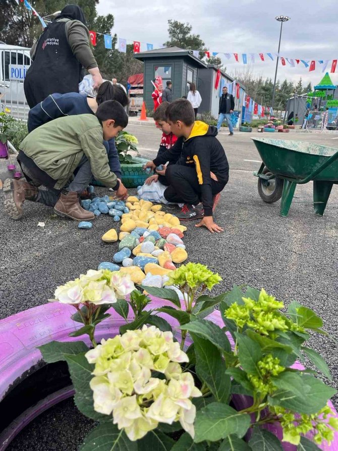 Onikişubat Yaşam Merkezini Geri Dönüşüm Malzemeleri Süsledi