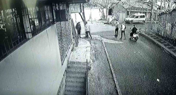 Ümraniye’de Markete Pompalı Tüfekle Saldırı Kameraya Yansıdı