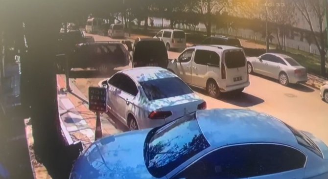Arkadaşların Yol Ortasındaki Sohbeti Kabusa Döndü