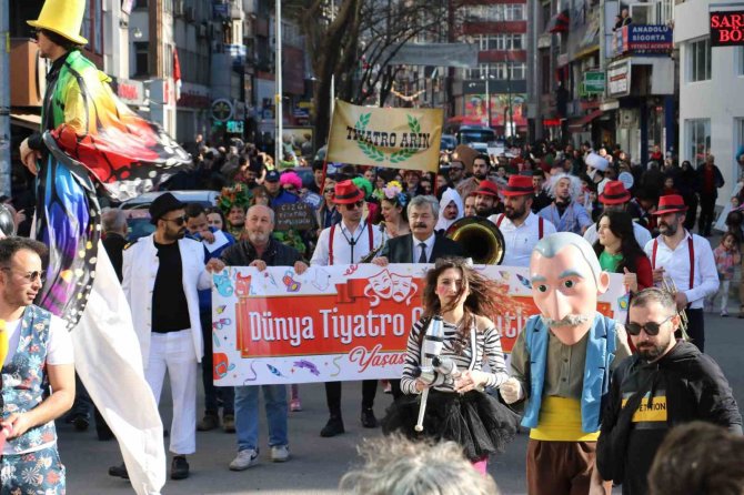Zonguldak’ta Dünya Tiyatrolar Günü Şenlikleri