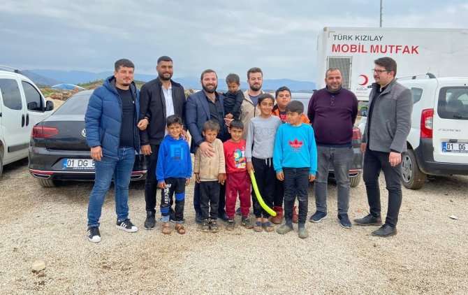 Depremzedelere 3 Bin Ramazan Kolisi, Çocuklara Bayramlık