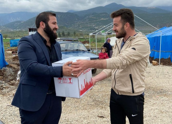 Depremzedelere 3 Bin Ramazan Kolisi, Çocuklara Bayramlık