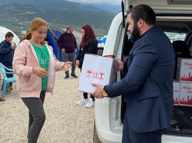 Depremzedelere 3 Bin Ramazan Kolisi, Çocuklara Bayramlık