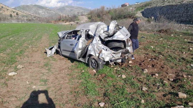 Otomobil Uçuruma Yuvarlandı: 1 Yaralı