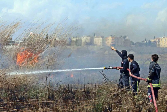 Hem Oruca Hem Yangını Söndürmeye ’Niyetliler’
