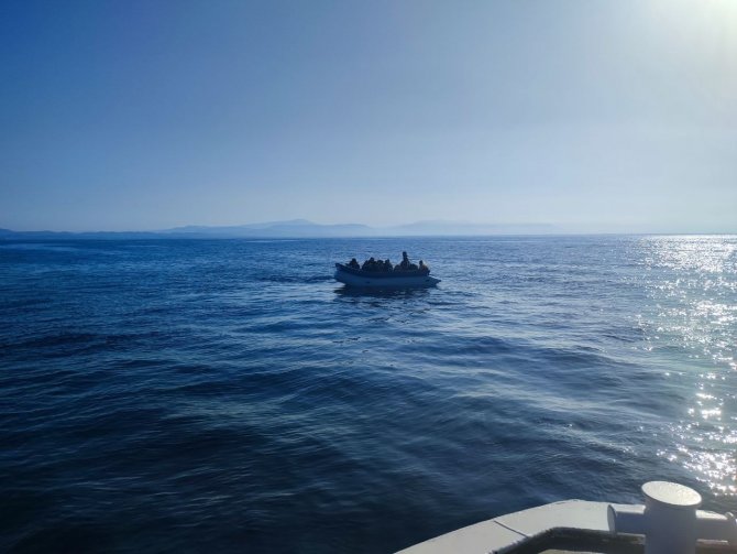 Ayvalık’ta 37 Göçmen Yakalandı
