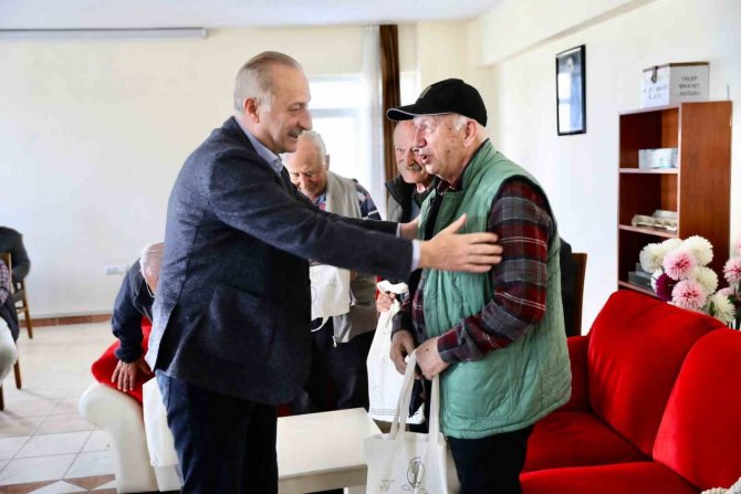 Başkan Atabay, Huzurevi’nde Yaşlılar İle Bir Araya Geldi