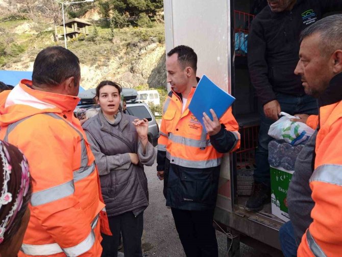 Büyükçekmece Belediyesi Depremzedelere Yardımlarını Sürdürüyor