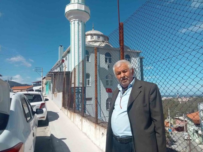İ̇zmir’de Cami Minaresi Beşik Gibi Sallandı