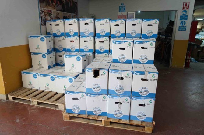 İ̇htiyaç Sahiplerine Gıda Kolisi Ve Sıcak Yemek