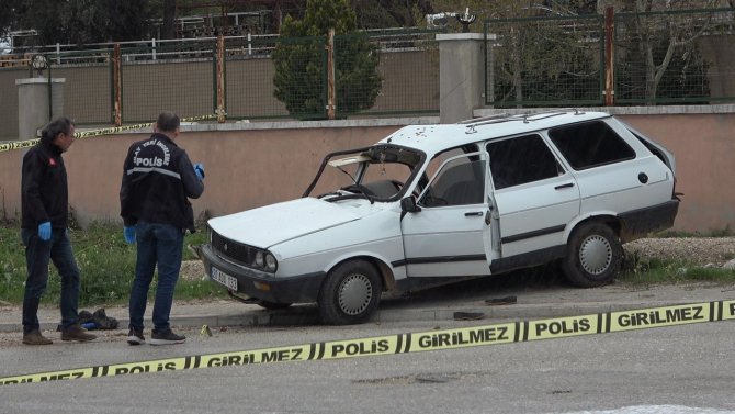 Beton Mikseri Otomobile Çarptı; Anne Öldü, Oğlu Yaralandı