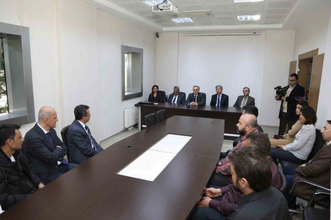 Rektör Altun’dan Yapı İ̇şleri Ve Teknik Daire Başkanlığı Personeline Teşekkür Ziyareti