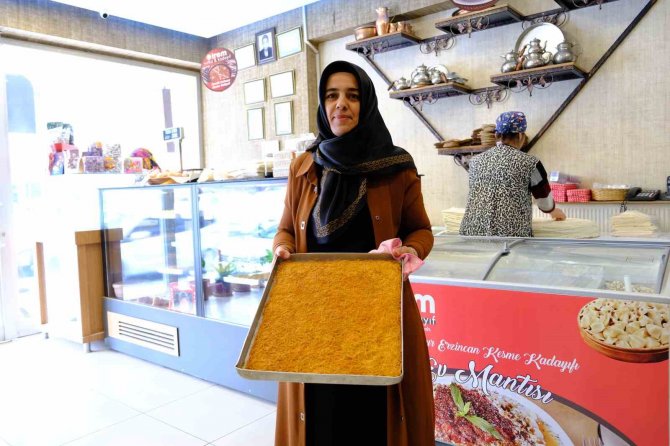 Erzincan’da İftar Sofralarının Vazgeçilmez Lezzeti: “Kesme Kadayıf Tatlısı”