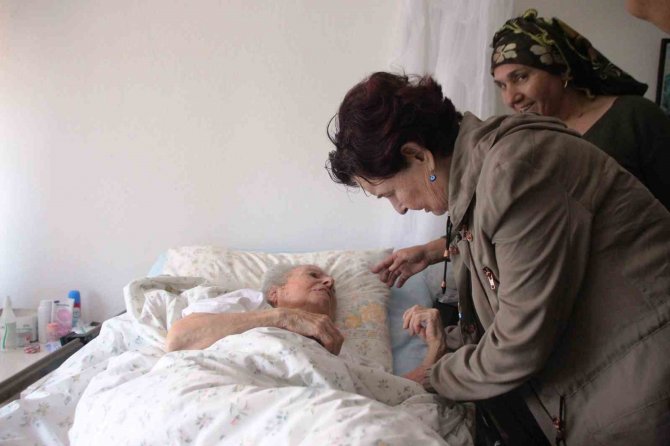 Fatma Girik’in Annesi 99 Yaşında Vefat Etti