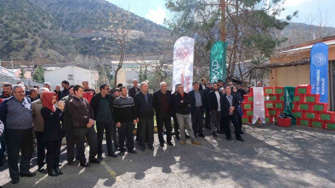 Gümüşhane’de Üreticilere Yem Bitkisi, Fidan Ve Kırkım Makinesi Dağıtımı Gerçekleştirildi