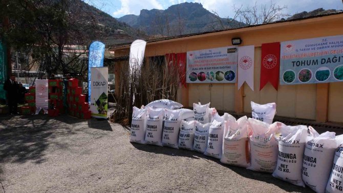 Gümüşhane’de Üreticilere Yem Bitkisi, Fidan Ve Kırkım Makinesi Dağıtımı Gerçekleştirildi