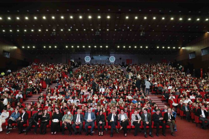 Antakya Medeniyetler Korosu, Adana’da Depremden Sonra İlk Kez Seyirci Karşısına Çıktı