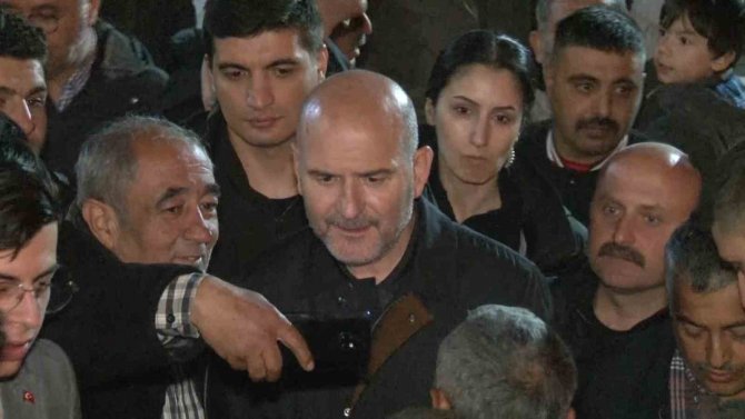 Bakan Soylu, İftarını Depremzedelerle Birlikte Yaptı