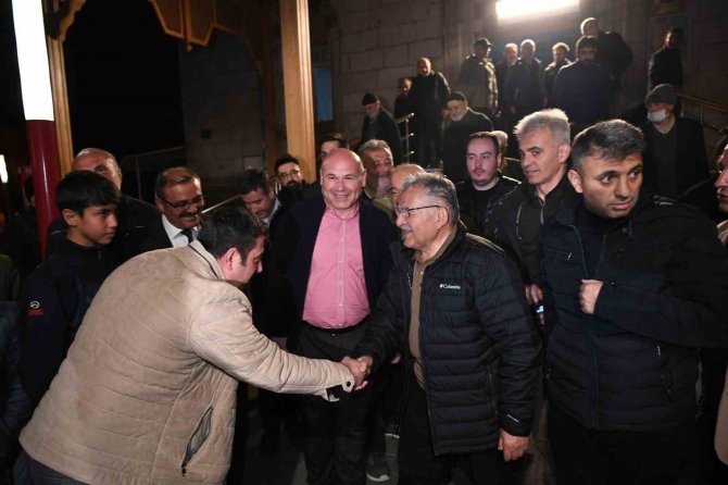 Büyükkılıç, Teravih Sonrası Gençlerle Ve Vatandaşlarla Buluştu