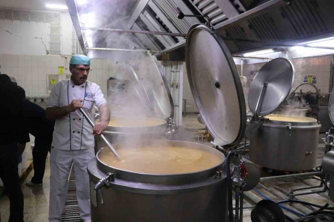 Kızılay Malatya’da Günlük 340 Bin Yemek Dağıtımı Yapıyor