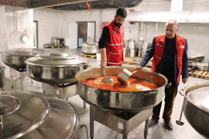 Kızılay Malatya’da Günlük 340 Bin Yemek Dağıtımı Yapıyor