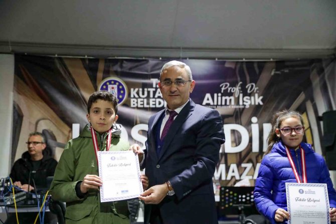 Kütahya Belediyesi, En Çok Kitap Okuyan Öğrencileri Ödüllendirdi