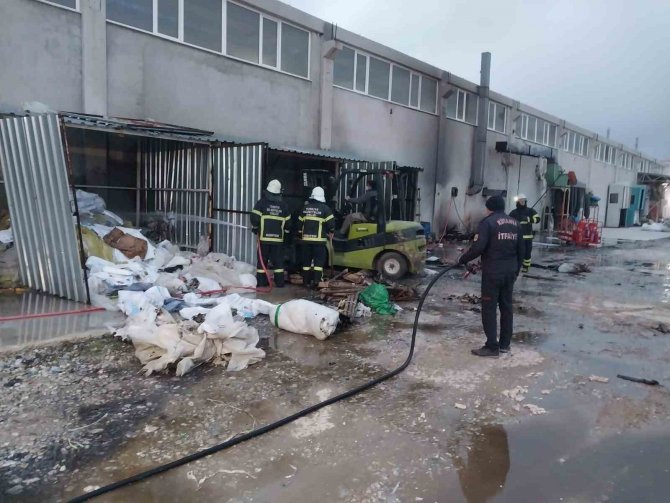 Kütahya’da Tekstil Fabrikasında Korkutan Yangın
