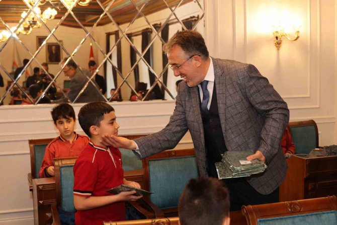 Başkan Savran, Minik Ziyaretçileri Ağırladı