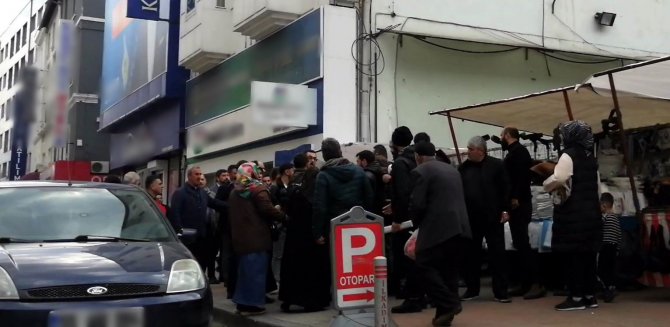 Çocukları Ağlayınca Meydan Dayağı Yemekten Kurtuldu