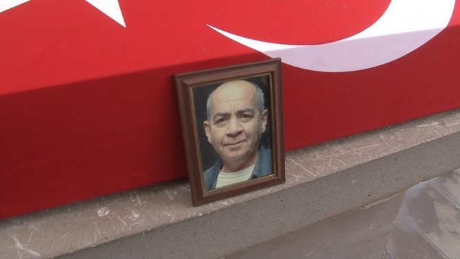 Sanatçı Köksal Engür Üsküdar’da Son Yolculuğuna Uğurlandı