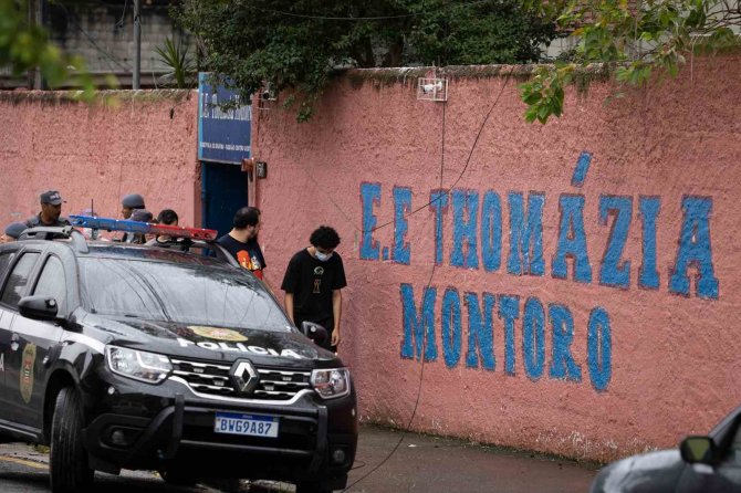 Brezilya’da Öğrenci Öğretmenini Öldürdü