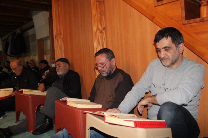 Selçuklu Mirası 8 Asırlık Ulu Camisinde Hatim Geleneği Yaşatılıyor