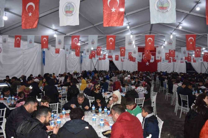 Siirt Belediyesinin İftar Çadırına Yoğun İlgi