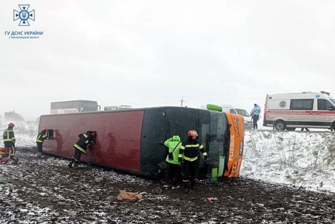 Ukrayna’da Yolcu Otobüsü Şarampole Yuvarlandı: 18 Yaralı