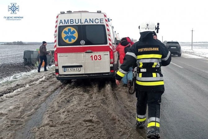 Ukrayna’da Yolcu Otobüsü Şarampole Yuvarlandı: 18 Yaralı