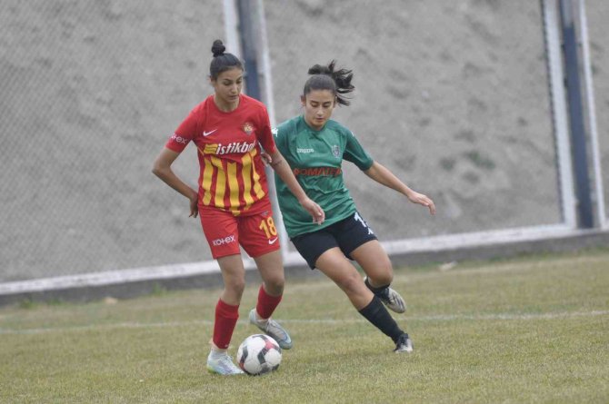 Zeynep Bilir Hat-trick Yaptı