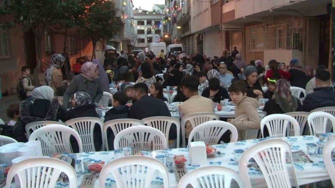 Zeytinburnulular Sokak İftarında Bir Araya Geldi
