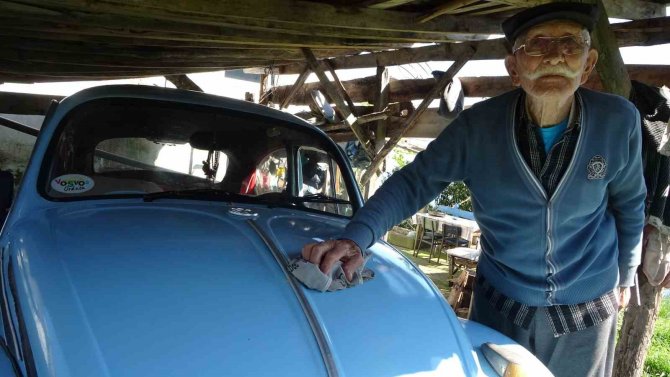 87 Yaşındaki Vatandaş, 1962 Model Vosvosuna Gözü Gibi Bakıyor