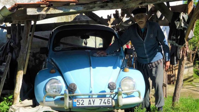 87 Yaşındaki Vatandaş, 1962 Model Vosvosuna Gözü Gibi Bakıyor