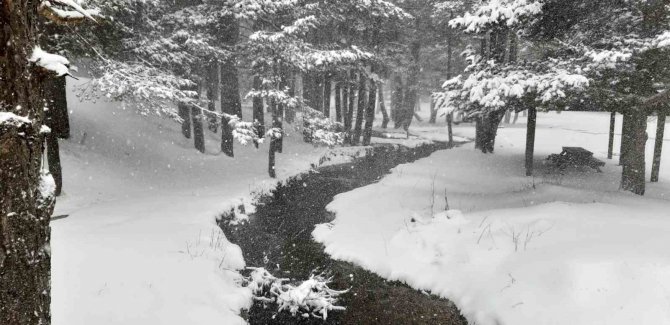 Abant’ta Kar Kalınlığı 15 Santimi Geçti