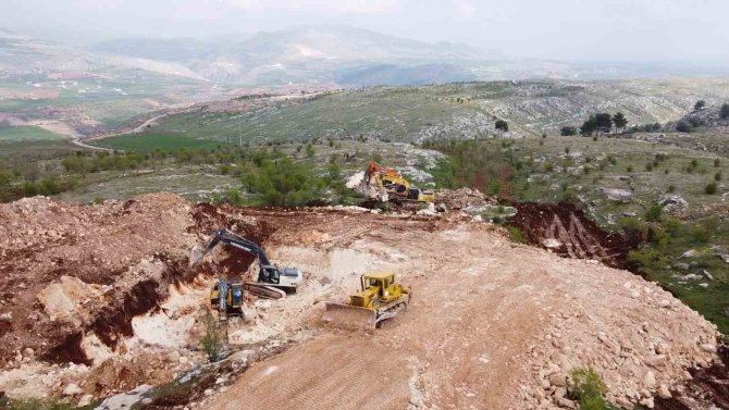 25 Bin Kalıcı Konutun Yapılacağı Karadağ’da İş Makineleri Çalışmaya Başladı